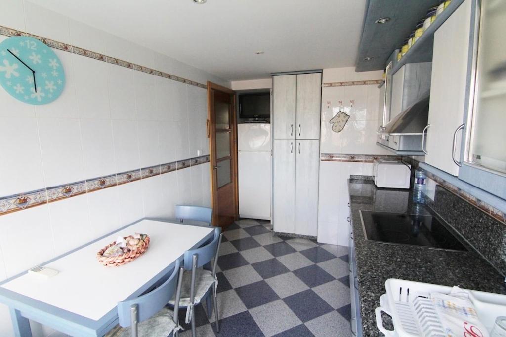Apartamento Torre Yago, Primera Linea De Playa Para 6 Personas Μπένιντορμ Εξωτερικό φωτογραφία
